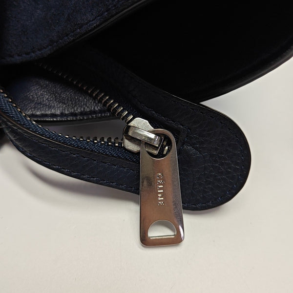 TRAPEZE Medium Calfskin Blue