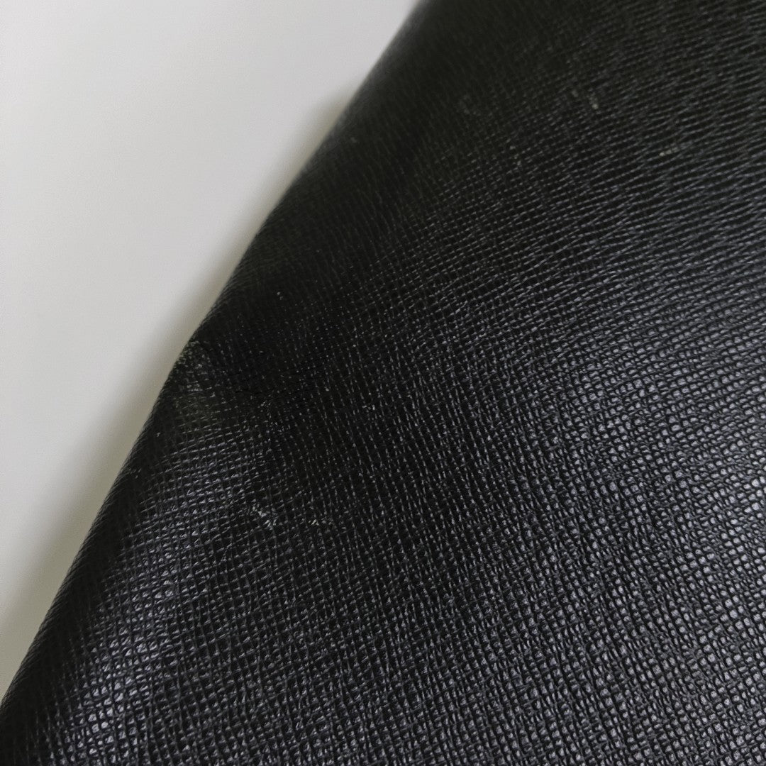 VIKTOR Calfskin Black