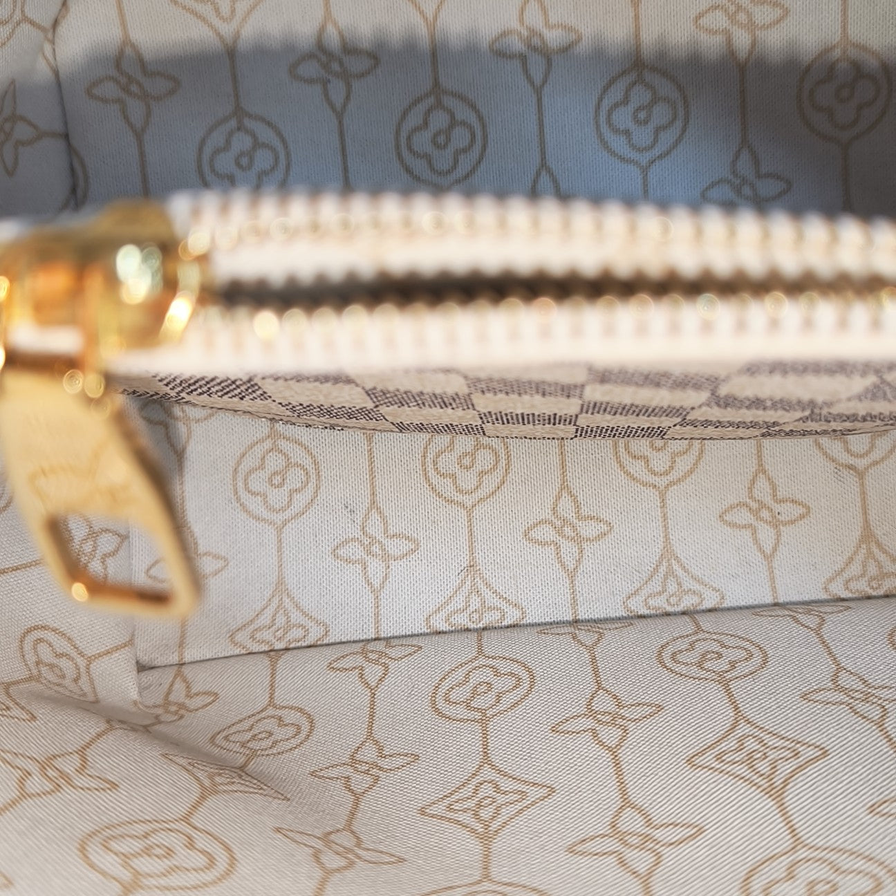 NÉONOÉ MM Damier Azur Coated Canvas White