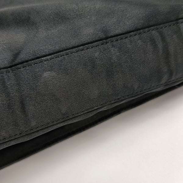 Bolso de mano de nailon negro