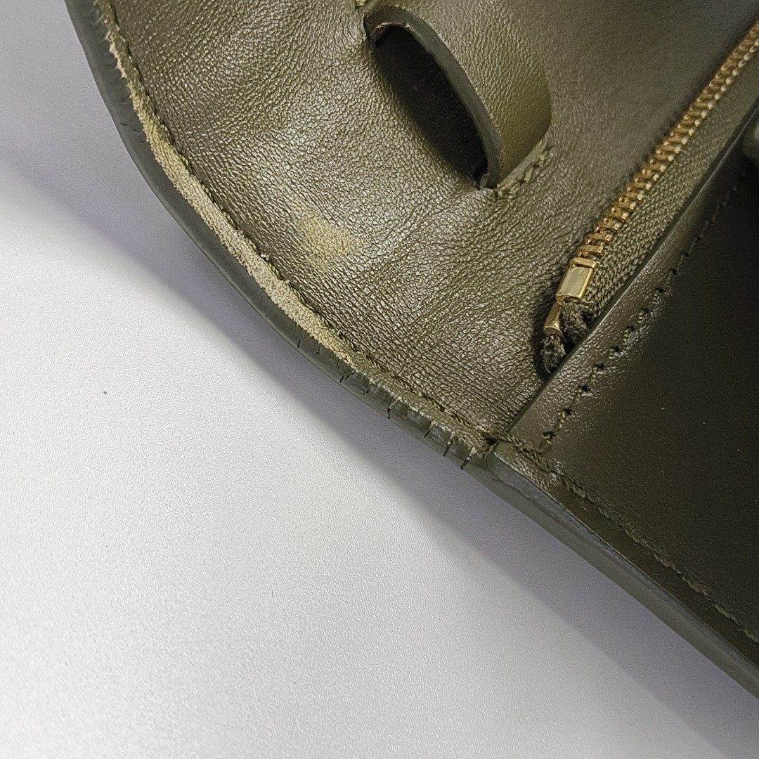 CLASSIC BOX Medium Calfskin Green
