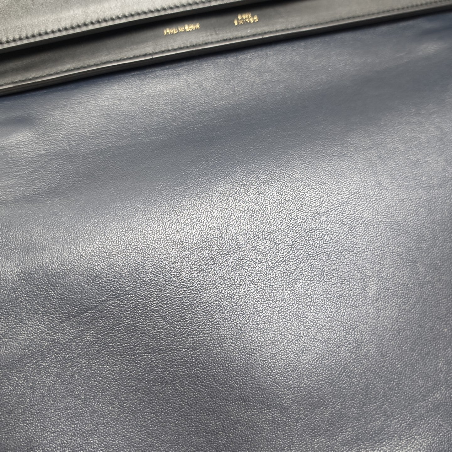 TRAPEZE Medium Calfskin Black