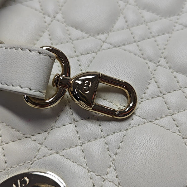 Lady Dior Cannage Piel de Cordero Blanco