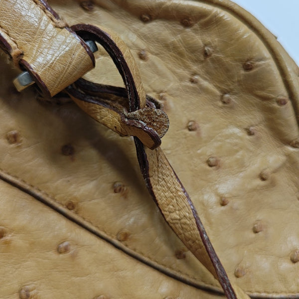 Bolso de mano de avestruz amarillo