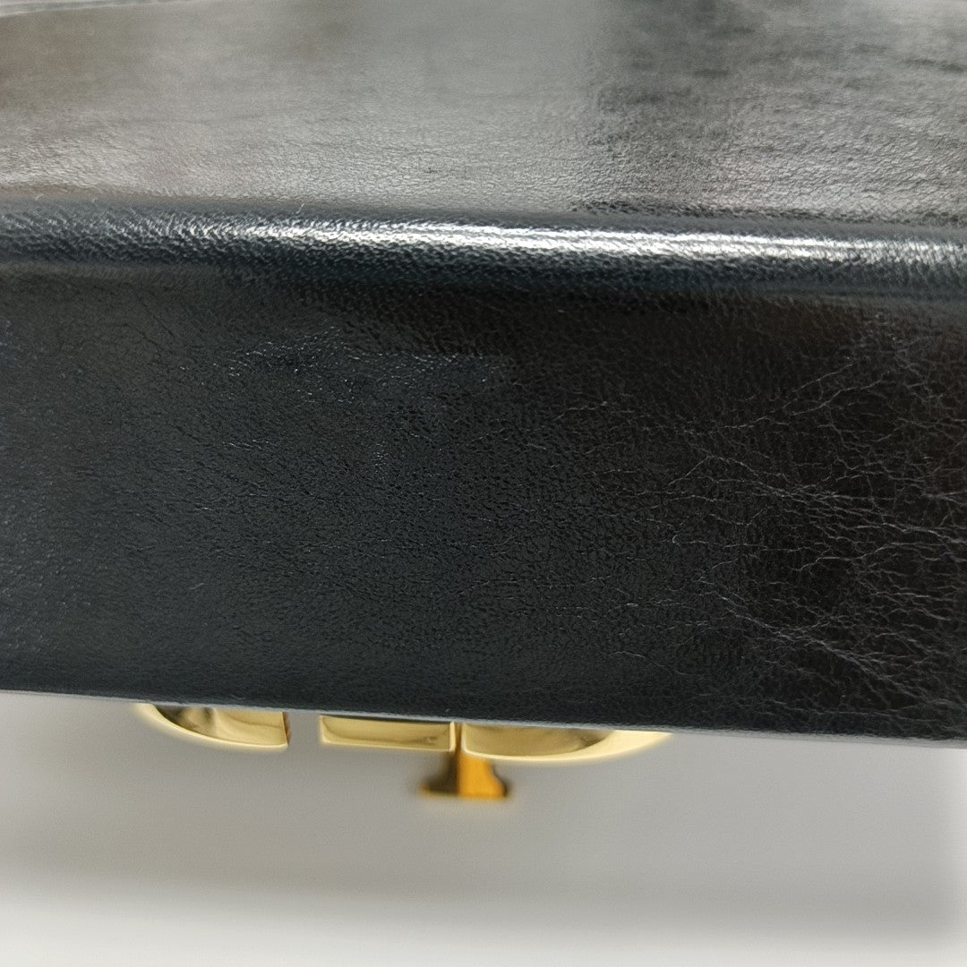 Authenticated pre-owned  30 Montaigne Calfskin Black - Shoulder Bag at Looply