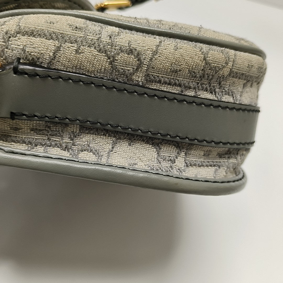 Bobby Medium Oblique Canvas Gray
