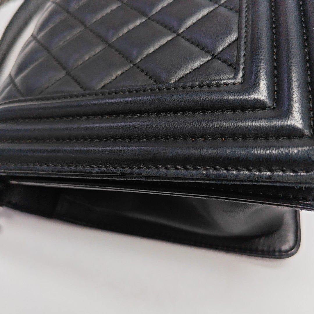 BOY CHANEL Medium Quilted Lambskin Black