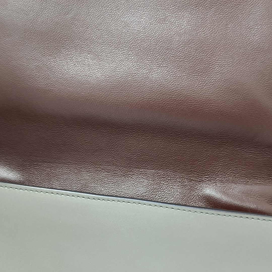 TRAPEZE Medium Suede Gray