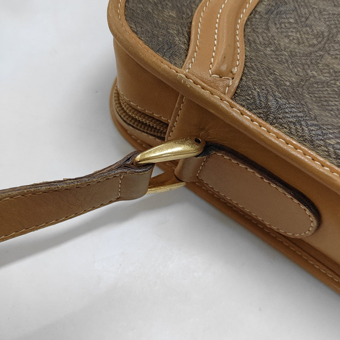 Canvas Brown