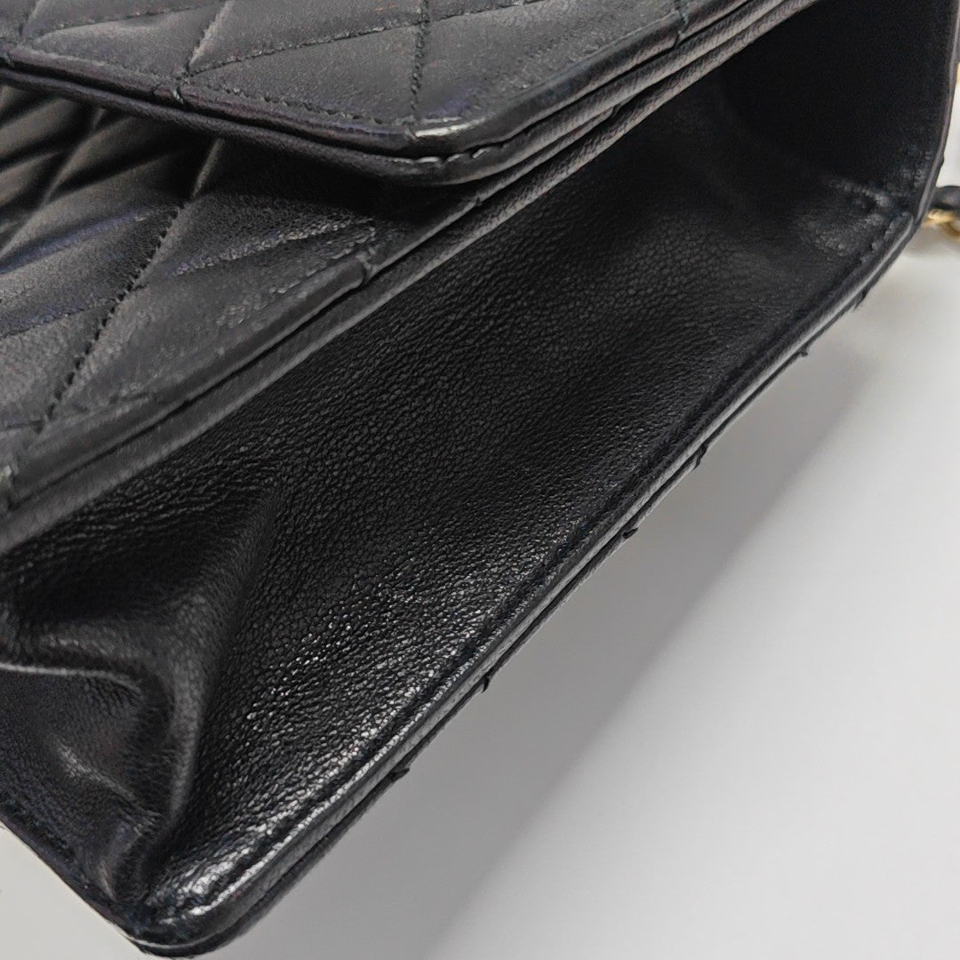 CLASSIC VERTICAL PEARL Medium Quilted Lambskin Black