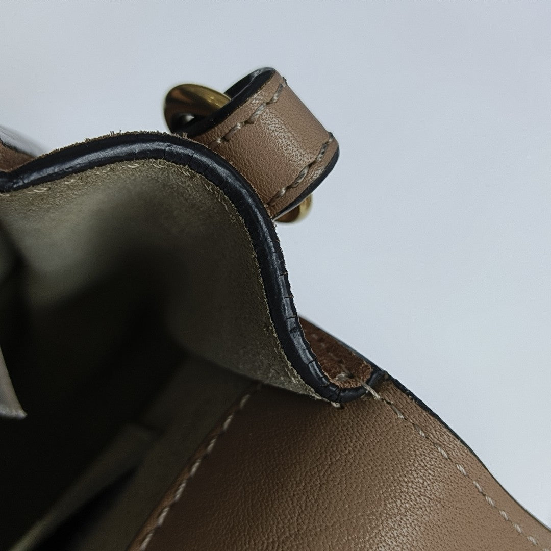 Nile Medium Calfskin Brown
