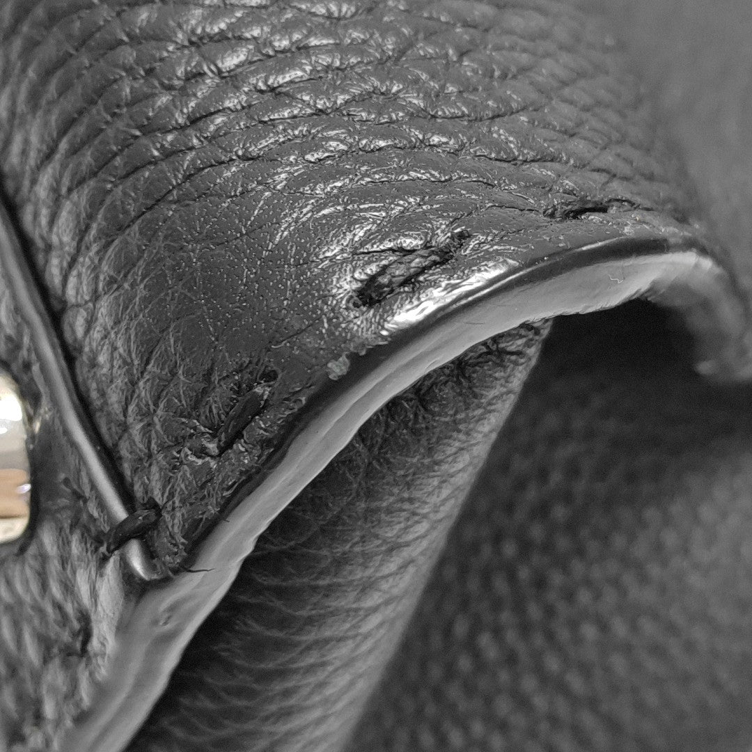 Peekaboo  Essential Medium Calfskin Black