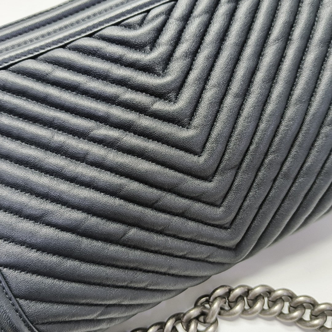 BOY CHANEL Medium Chevron Lambskin Black