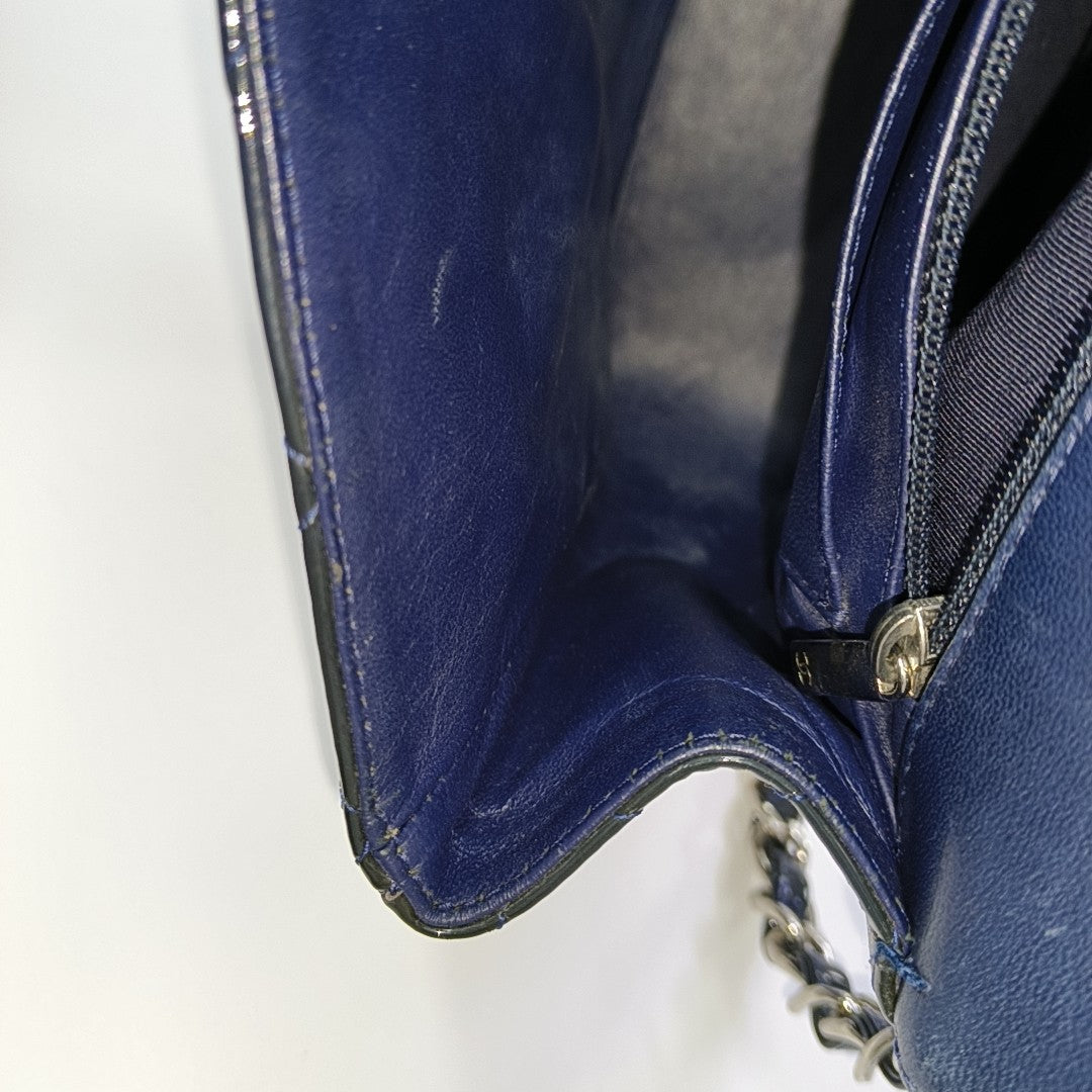 CLASSIC FLAP Jumbo Quilted Patent Leather Blue