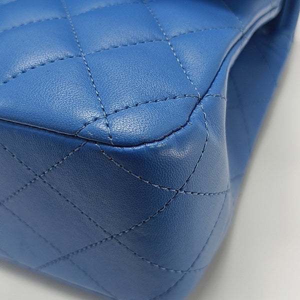 CLASSIC FLAP Medium Quilted Lambskin Blue