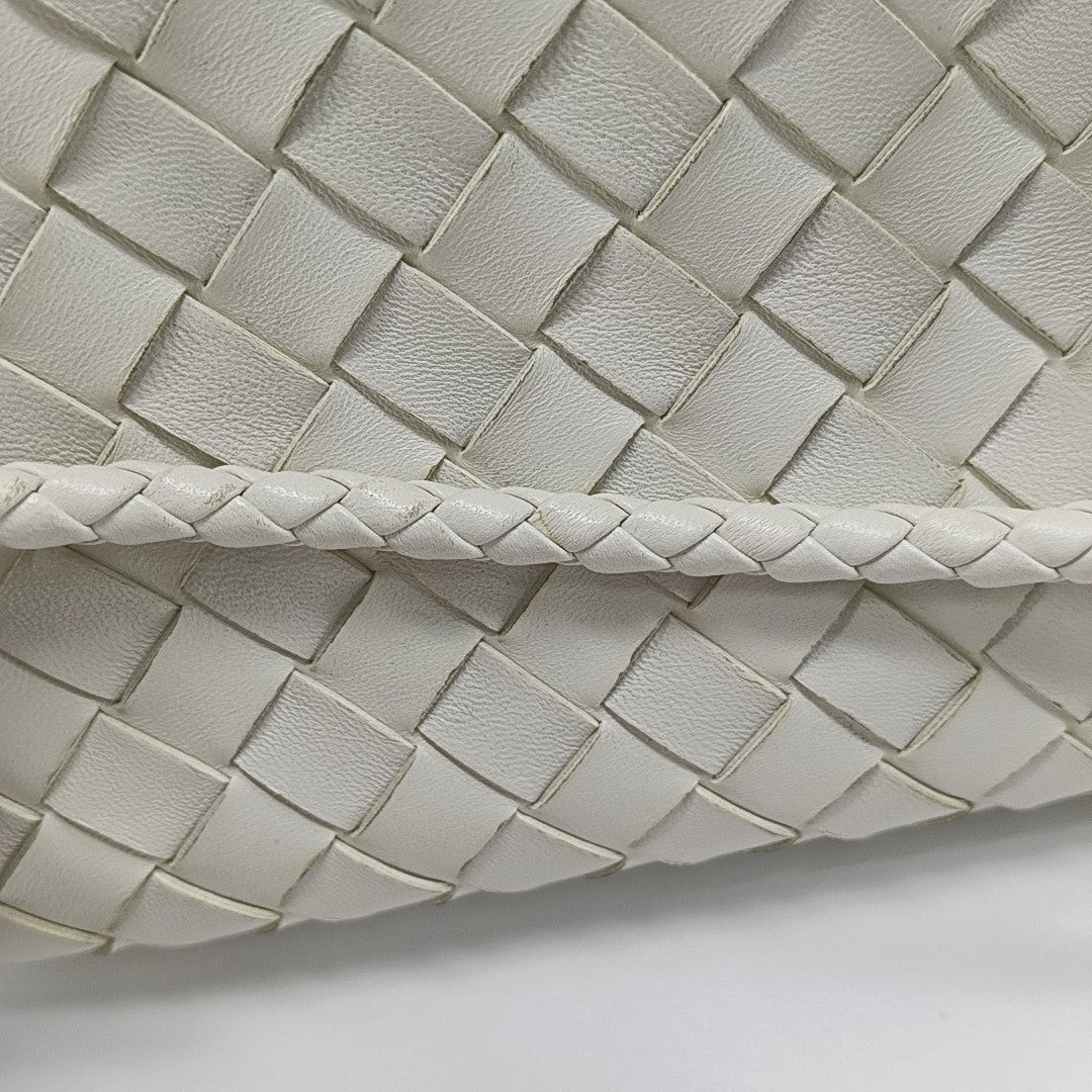 Authenticated pre-owned  Andiamo Lambskin White - Shoulder Bag at Looply