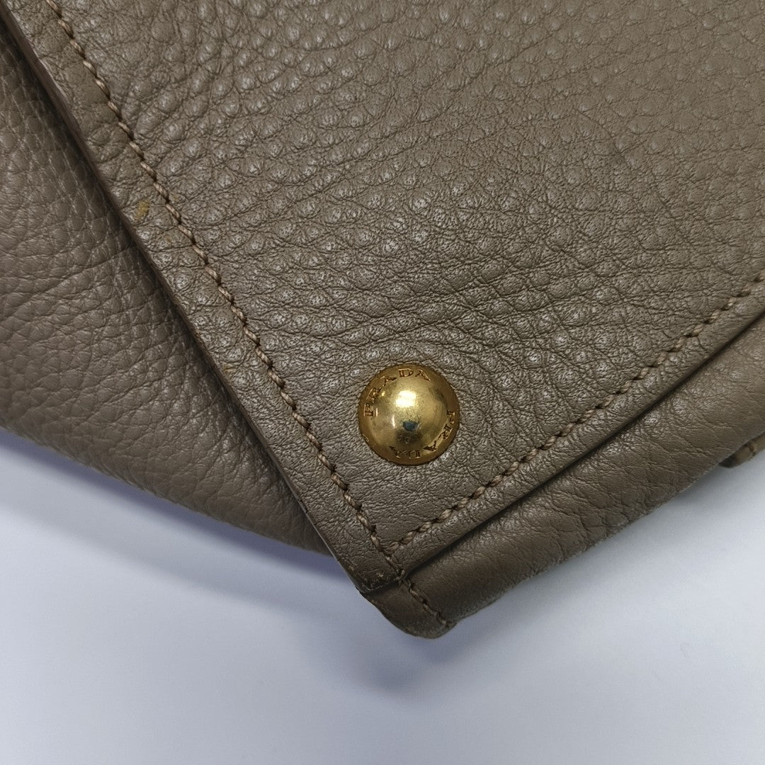 Galleria Zip Front Pocket Calfskin Gray