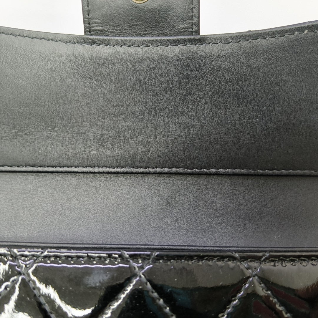 CLASSIC FLAP Mini Quilted Patent Leather Black Wallet