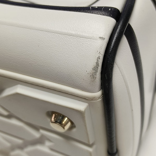 Vibe Medium Calfskin White