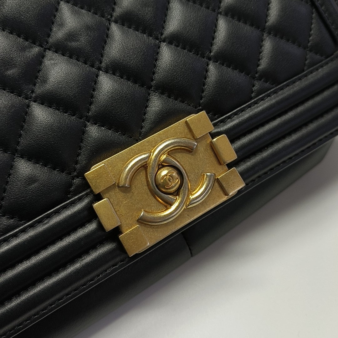 BOY CHANEL Medium Quilted Calfskin Black
