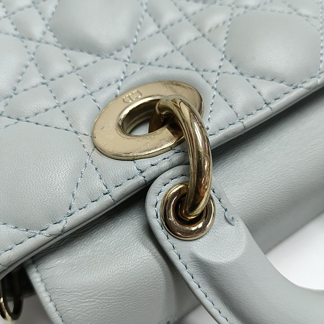 Lady D-Joy de piel de cordero Cannage en azul