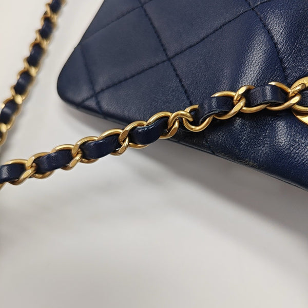 IN THE LOOP Quilted Lambskin Blue