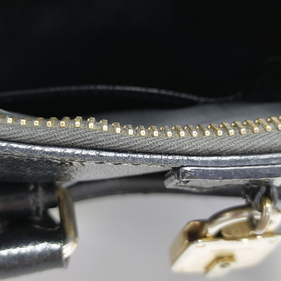 Calfskin Shoulder Bag Medium Black