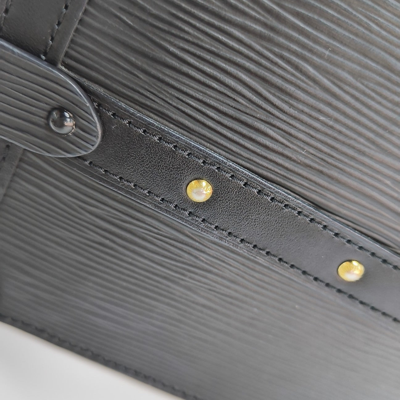 TRUNK Epi Black