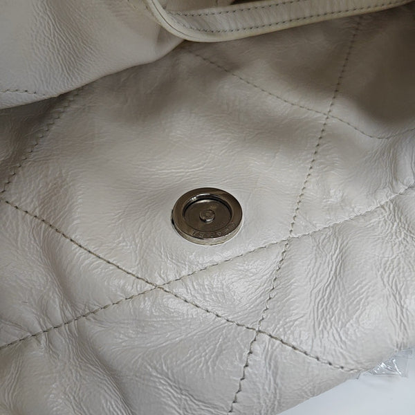 CHANEL 22 Medium Quilted Calfskin White