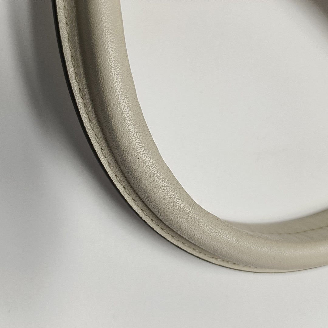 Queen Margaret Small Calfskin White