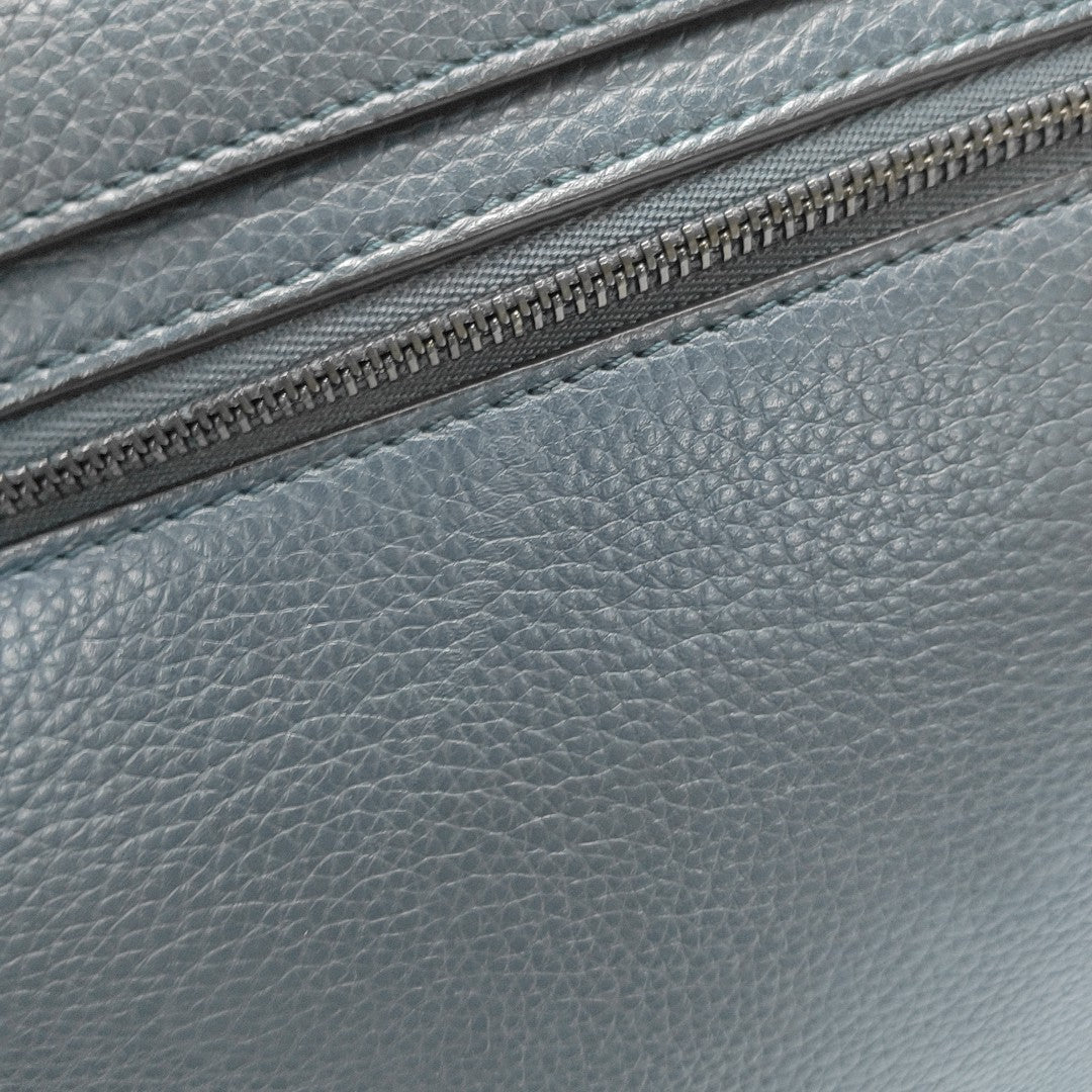 TRAPEZE Medium Calfskin Blue