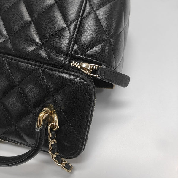 VANITY CASE Small Quilted Lambskin Black