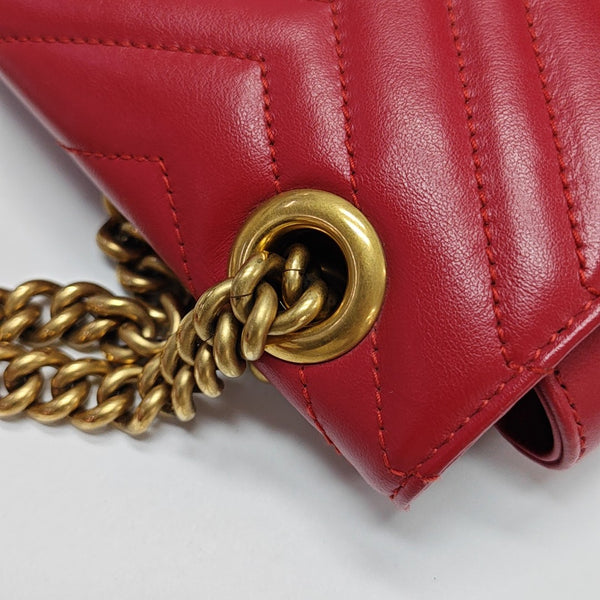 Authenticated pre-owned  GG Marmont Medium Quilted Calfskin Red - Shoulder Bag at Looply