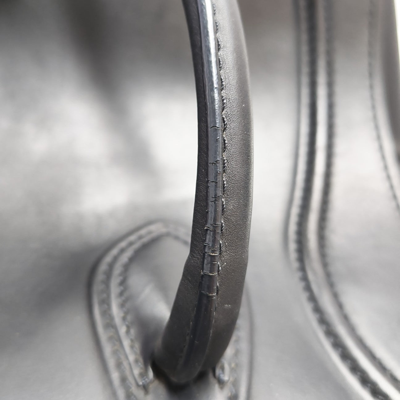 PHANTOM Medium Calfskin Black