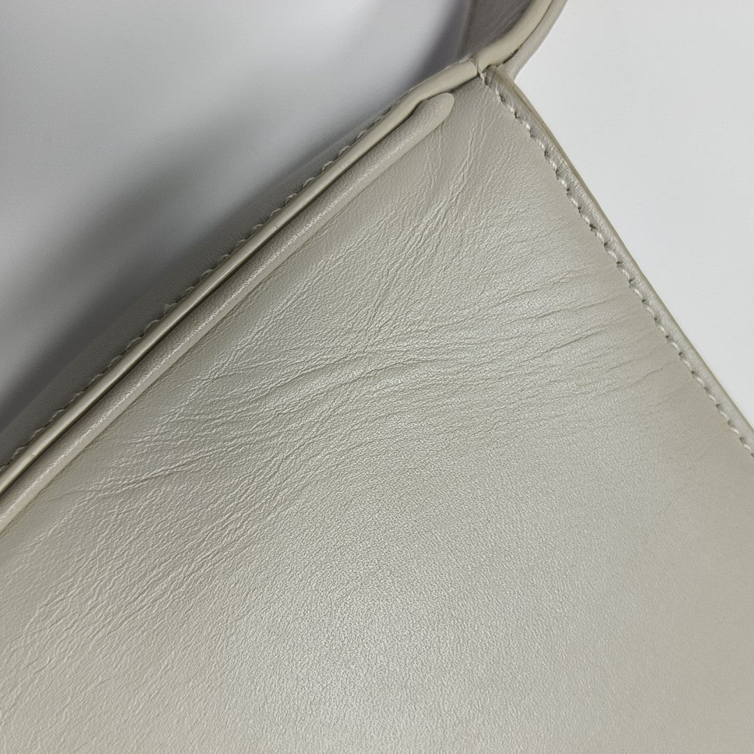 LE 5 À 7 Small Calfskin White