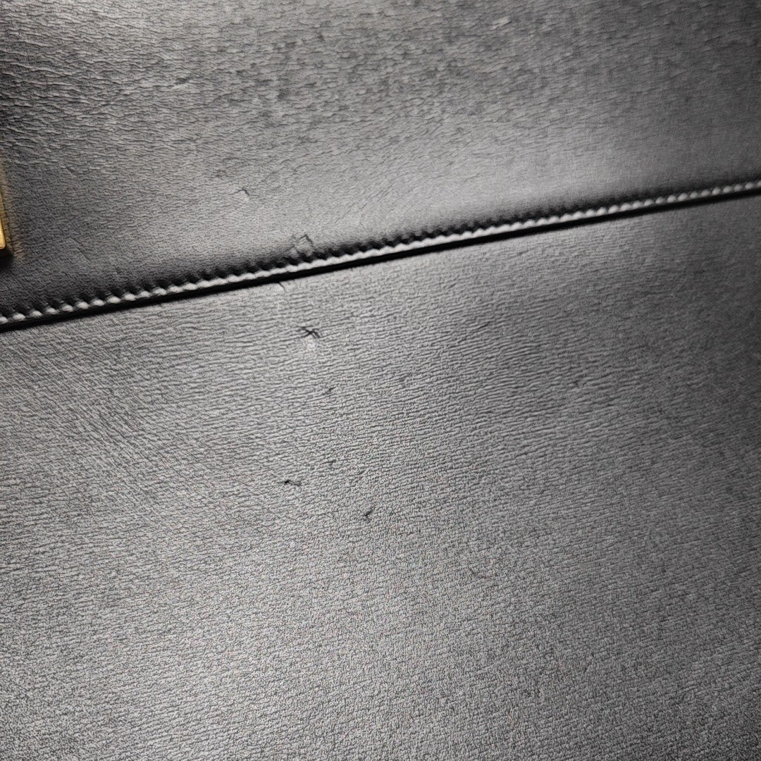 MANHATTAN Medium Calfskin Black