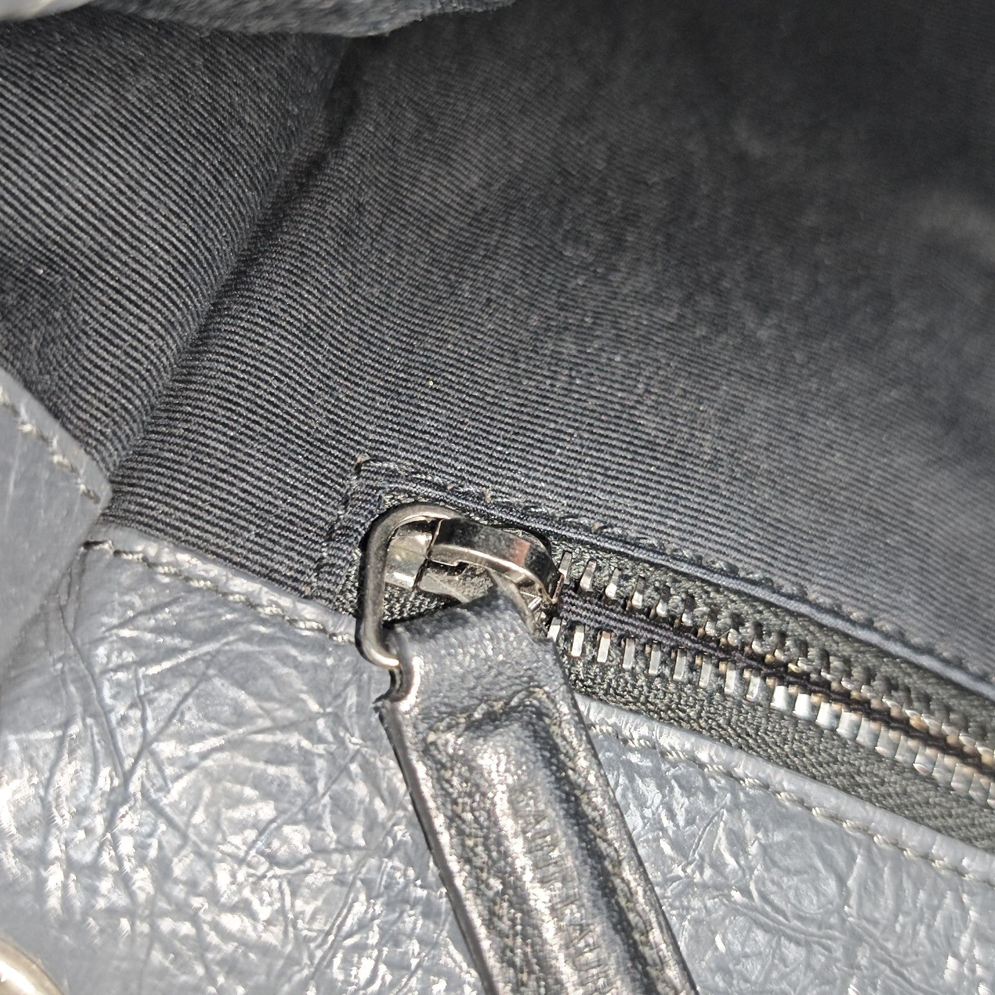 NIKI Medium Chevron Calfskin Gray