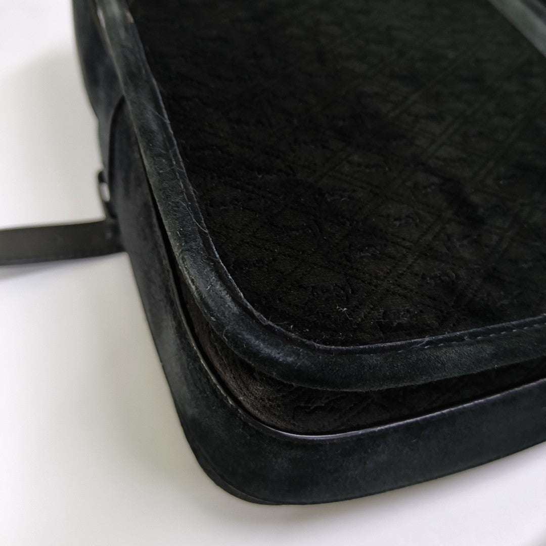 Suede Medium Black
