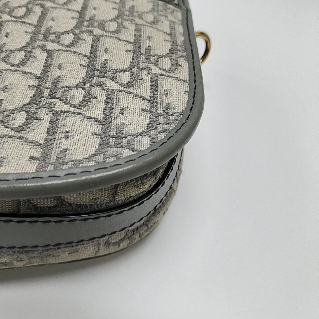 Bobby Medium Oblique Canvas Gray