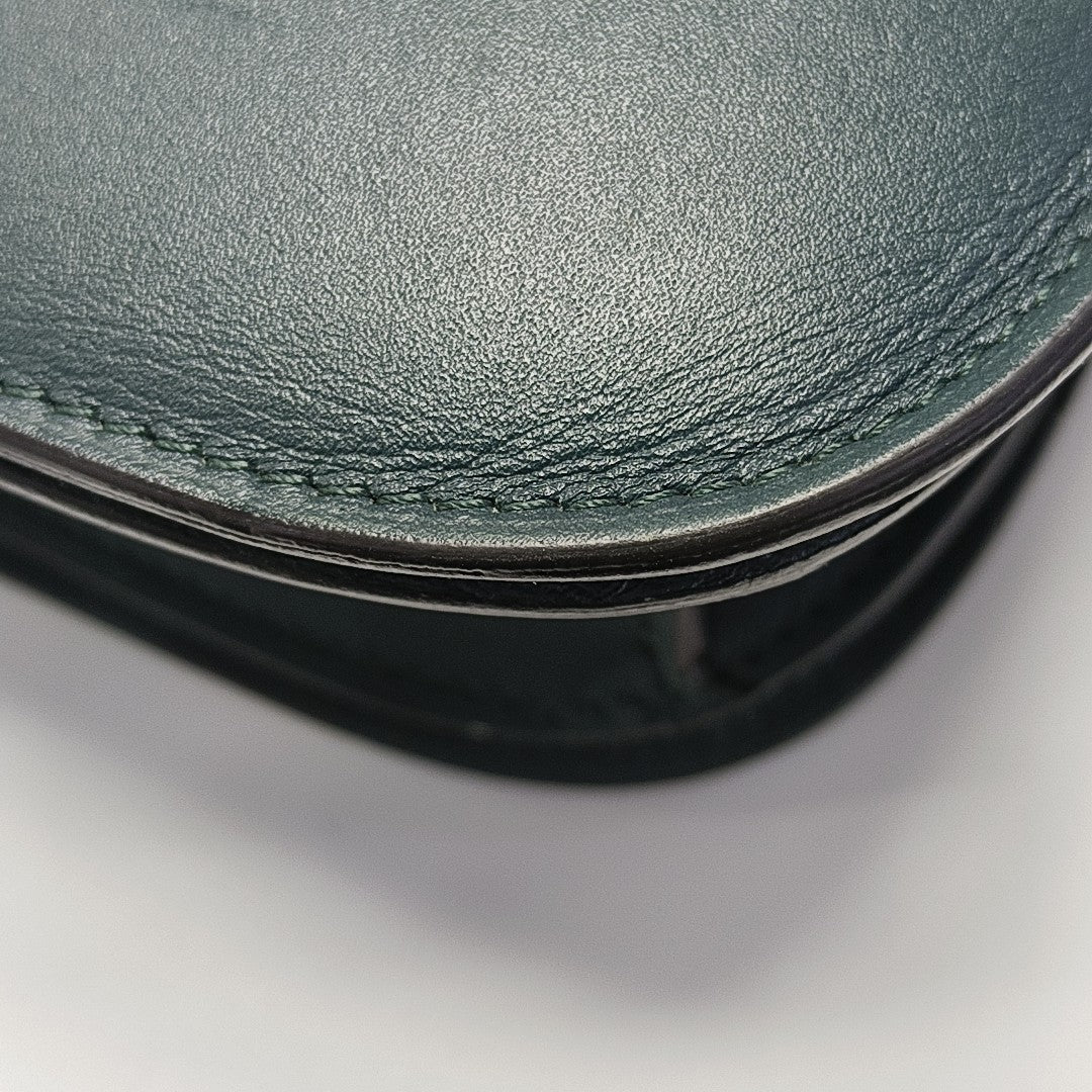 CLASSIC BOX Medium Calfskin Green