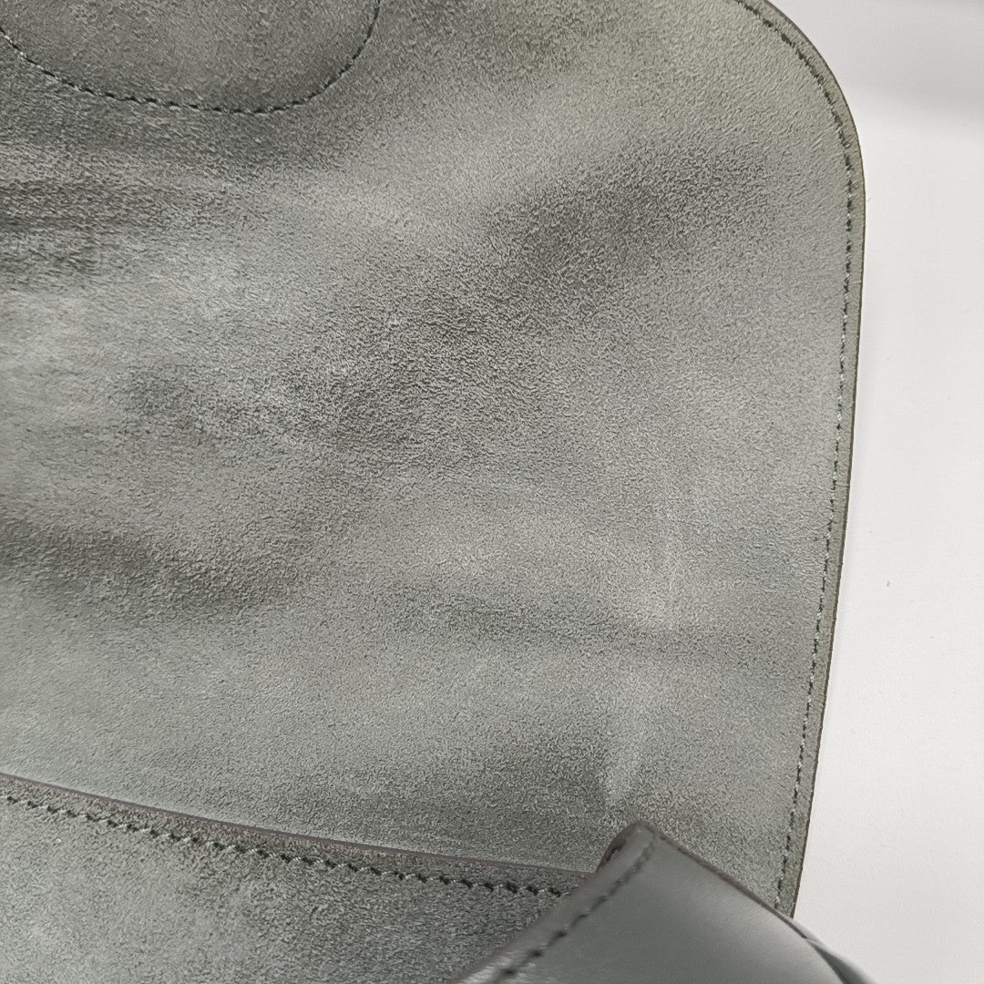 Bobby Medium Calfskin Blue