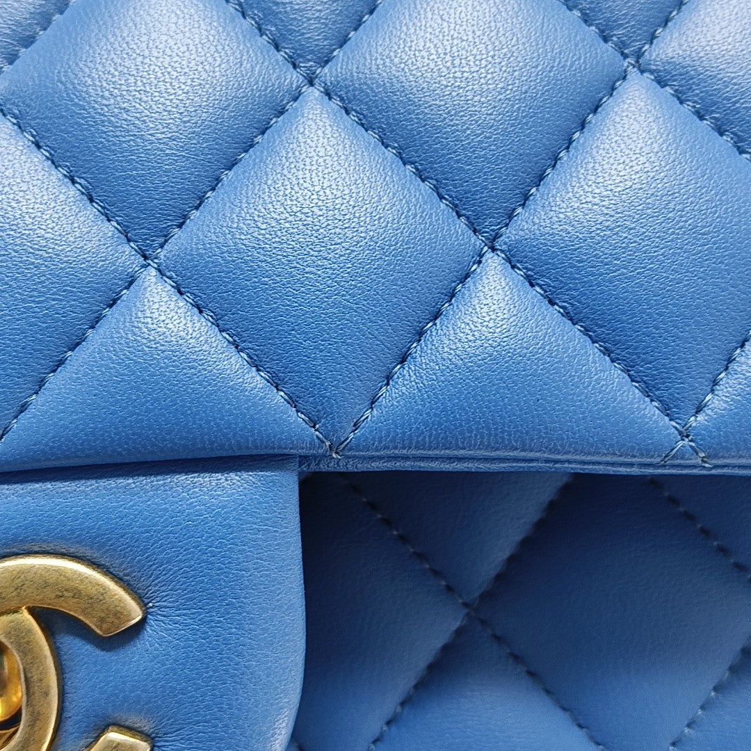 CLASSIC FLAP Medium Quilted Lambskin Blue