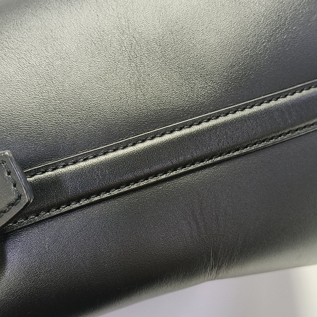 LE 37 Small Calfskin Black