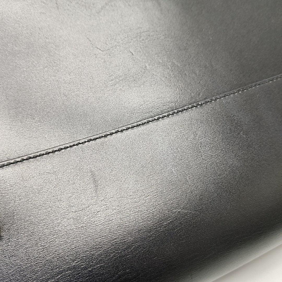 MANHATTAN Medium Calfskin Black