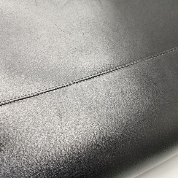 MANHATTAN Medium Calfskin Black