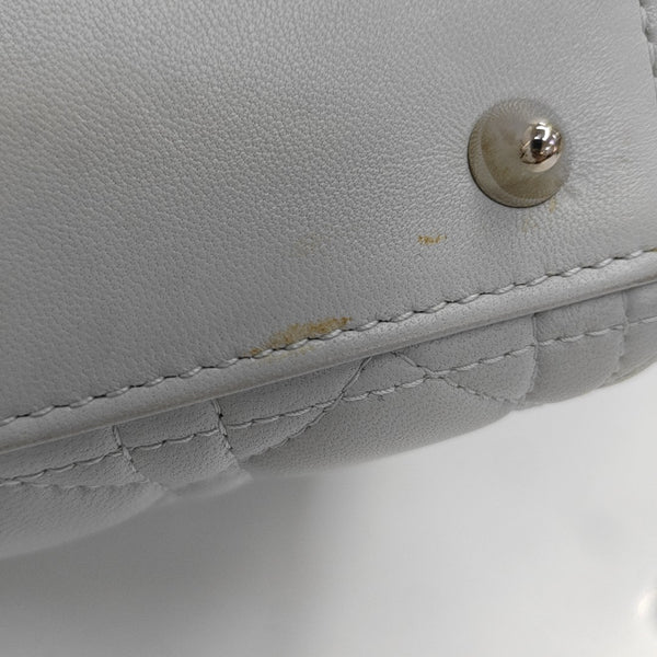 Bolso Lady Dior Mediano de Piel de Cordero Acolchada Gris