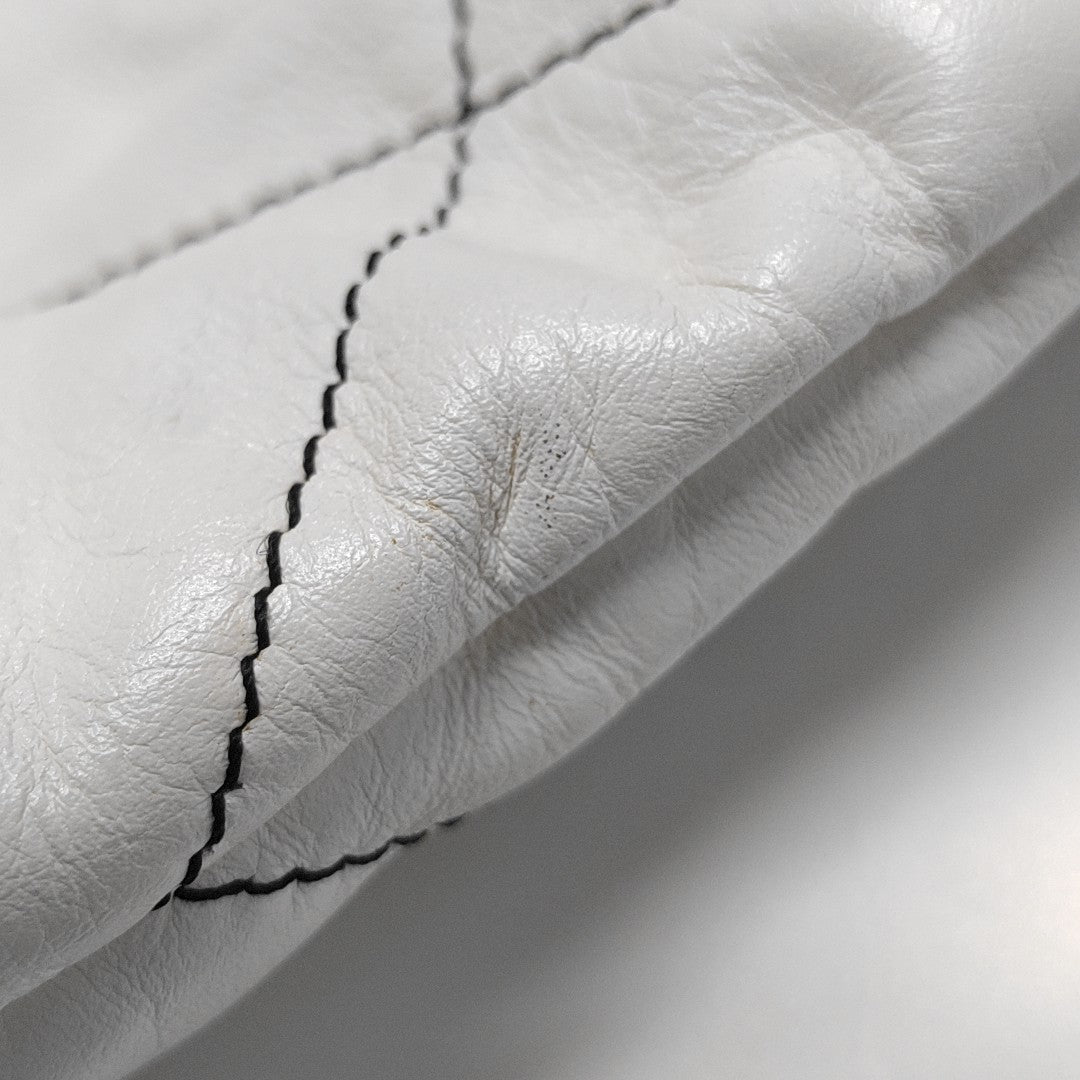 CHANEL 22 Medium Quilted Calfskin White
