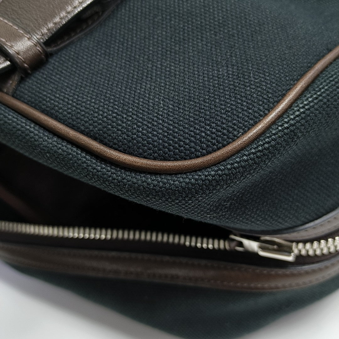Arion Canvas Black