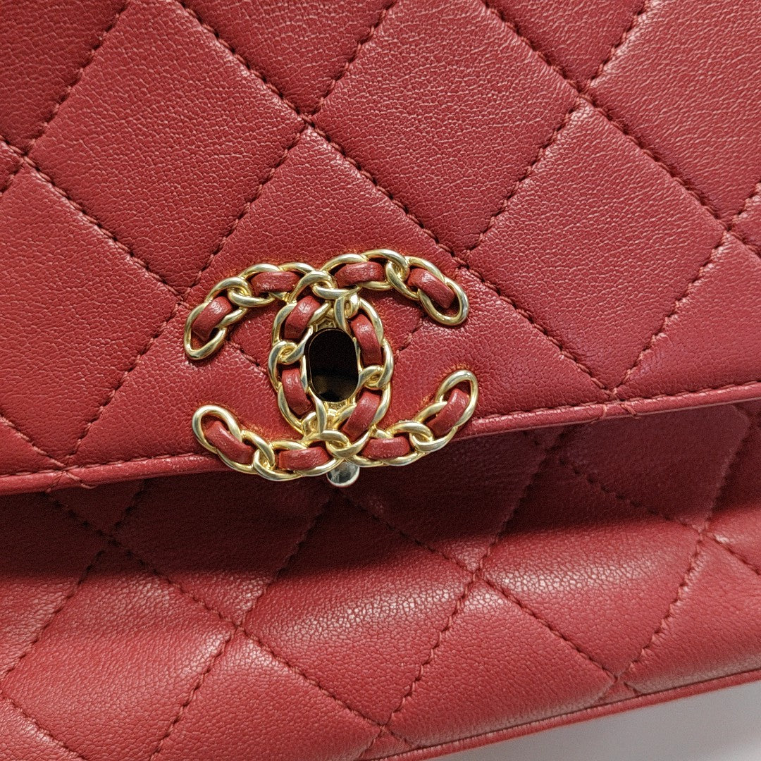 CHAIN INFINITY TOP HANDLE Medium Quilted Lambskin Red