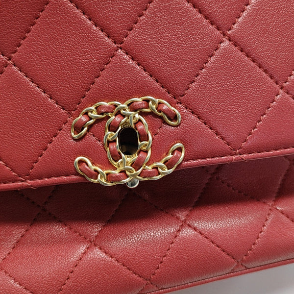 CHAIN INFINITY TOP HANDLE Medium Quilted Lambskin Red